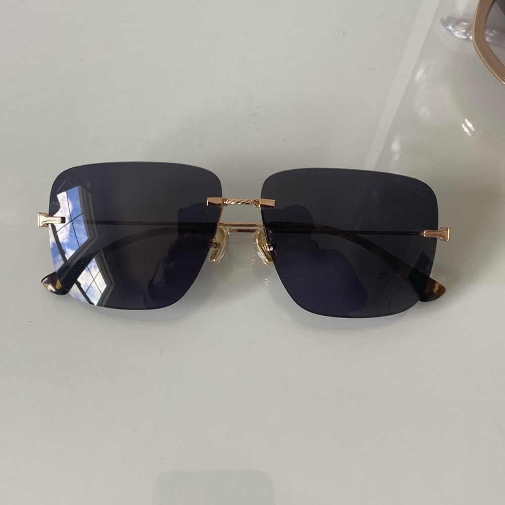 DEZI “ 2000’s” in Black